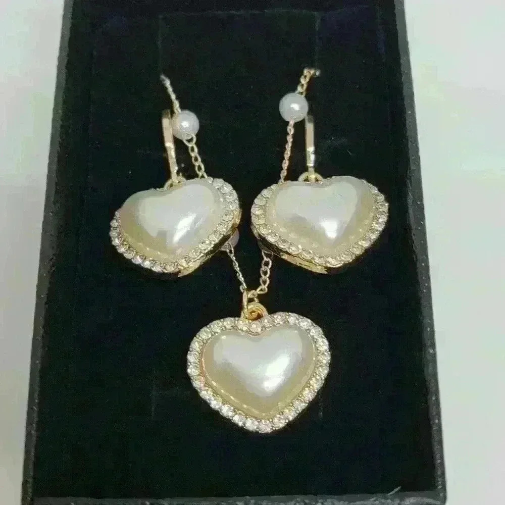 NWOT Elegant Heart Shaped Faux Pearl Necklace and Earrings Set - Picture 4 of 4